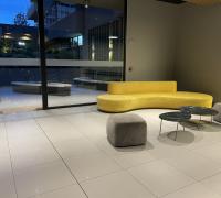 Recepción moderna edificio 