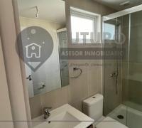 baño en segundo piso al lado de otras dos habitaciones. Cuenta con tina.