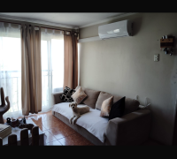 living cuenta con aire acondicionado de 12000 BTUI