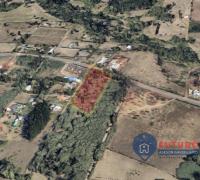 sitio en rojo es el que tenemos en venta pero existe la opción de comprar lo del lado a mano derecha así como lo de atrás