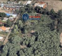 al lado de escuela de lenguaje