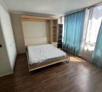 Cama y cortinas