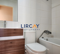 baños con cerámica en pisos y paredes