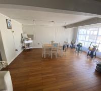 HALL Y LIVING COMEDOR AMPLIO O LOCAL COMERCIAL