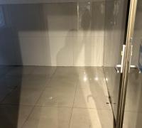 LOCAL DE 12 M2 EN SEGUNDO PISO DONDE HAY MÁS LOCALES COMERCIALES DE DIFERENTES RUBROS