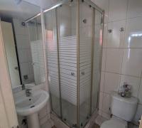 Baño 1 de visitas o principal que viene con conexión a lavadora