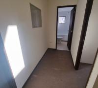 segundo piso con dos dormitorios y un baño