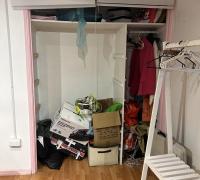 Closet disponible en el local que se cierra con cortinas 
