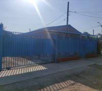 Amplia Vereda y capacidad para estacionar en el Antepatio