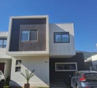 Fachada casa 3 dormitorios 3 baños en San Francisco de Limache