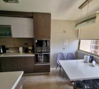 Comedor diario con luz natural.