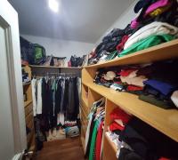 Walking closet principal.