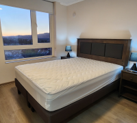 cama dos plazas en dormitorio principal