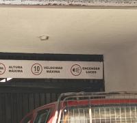 INGRESO AL ESTACIONAMIENTO PARA VEHÍCULOS CON ALTURA MÁXIMA DE 2.00 METROS