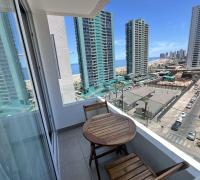Terraza para disfrutar de la vista de la cuidad y del mar 