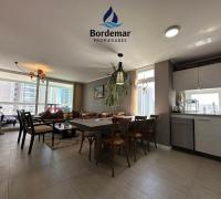 Living-comedor: Amplitud y sofisticación con piso de porcelanato