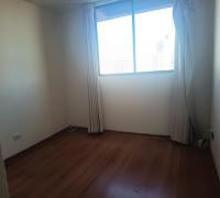 Recién pintado, con clóset integrado y excelente luz natural.