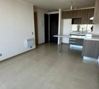 Espacio comodo y luminoso que conecta perfectamente con la cocina y la terraza.