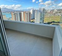  Terraza equipada con malla de seguridad, ideal para disfrutar la vista con total tranquilidad.