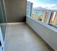 Disfruta del aire libre y la altura del piso 15 con máxima protección para toda la familia.
