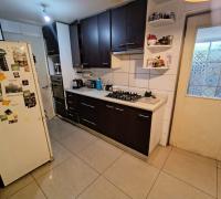 cocina amoblada y comedor de diario