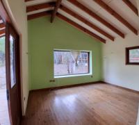 dormitorio con salida al corredor. Ventanal al poniente