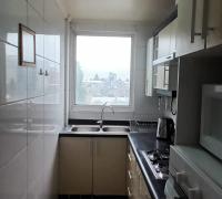 COCINA CON BUENA ILUMINACION