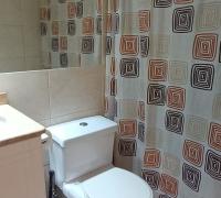 BAÑO CON CORTINA