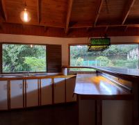 cocina conceptp abierto con mesón tipo barra