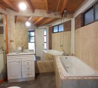 Baño en suite con tina