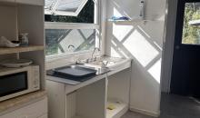 cocina separada del comedor y living