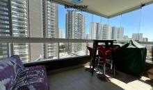 Exclusiva terraza cerrada con sistema de vidrios de vista libre (plegables), que permite disfrutar un espacio cómodo y versátil, ideal para habilitar un segundo ambiente de estar o comedor exterior con máxima seguridad y confort.