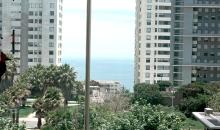 Vista despejada desde el departamento, mostrando el entorno abierto y la luminosidad natural del sector.