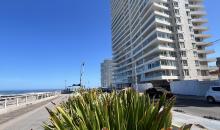 Edificio Península  , primera linea frente al mar.