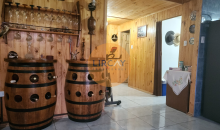 paredes con maderas barnizadas