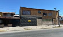 casa esquina por fuera