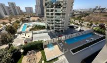 piscina y sector juegos de niños