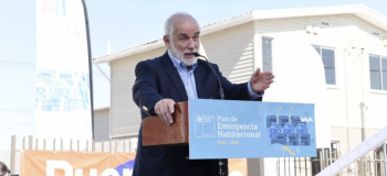 Minvu entrega balance del Plan de Emergencia Habitacional y apunta a la banca como "el problema principal" para avanzar más rápido