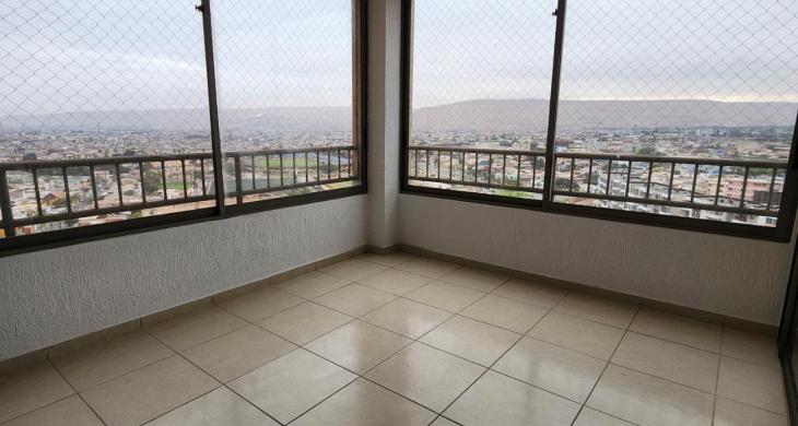Amplia terraza con ventanales para disfrutar de la maravillosa vista
