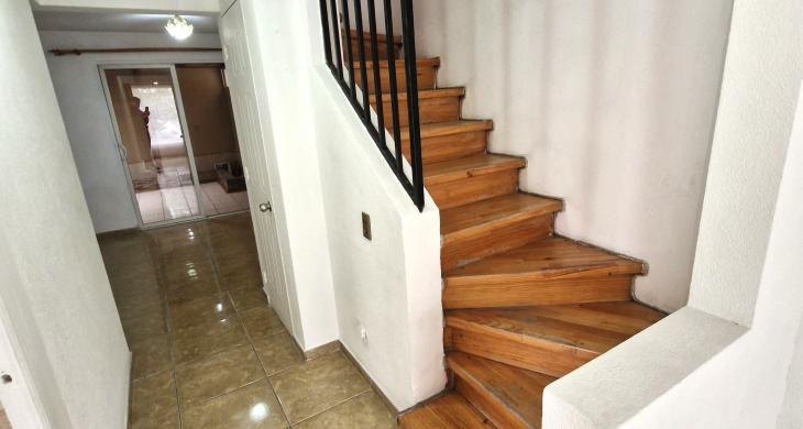 Escalera al piso 2