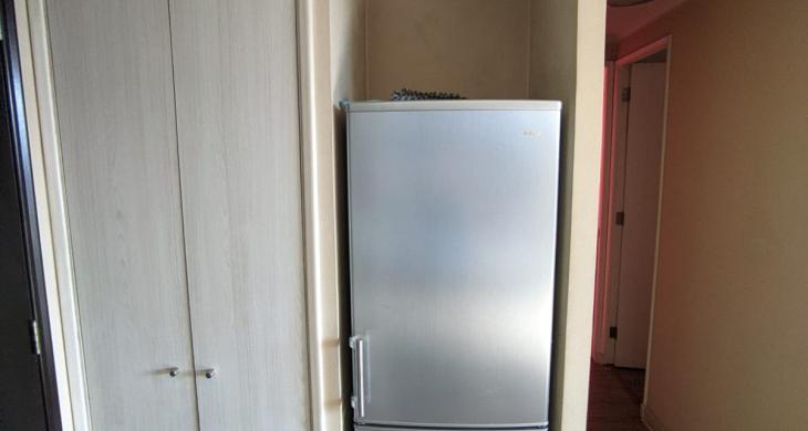 estante empotrado y refrigerador incluido en la venta