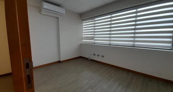 recepción mas priva y baño