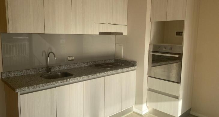 Cocina Equipada, cubierta Granito