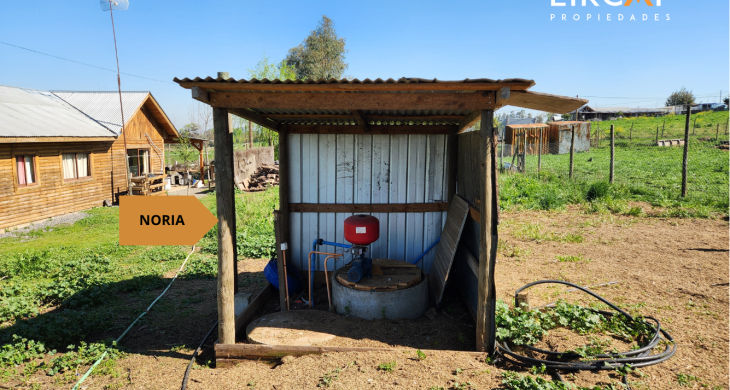 noria con agua a cinco metros de profundidad