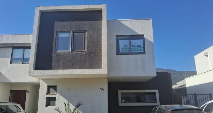 Fachada casa 3 dormitorios 3 baños en San Francisco de Limache