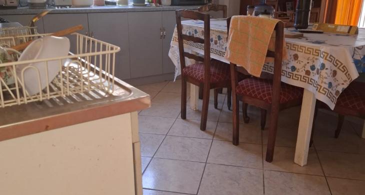 Cocina con Comedor de Servicio 