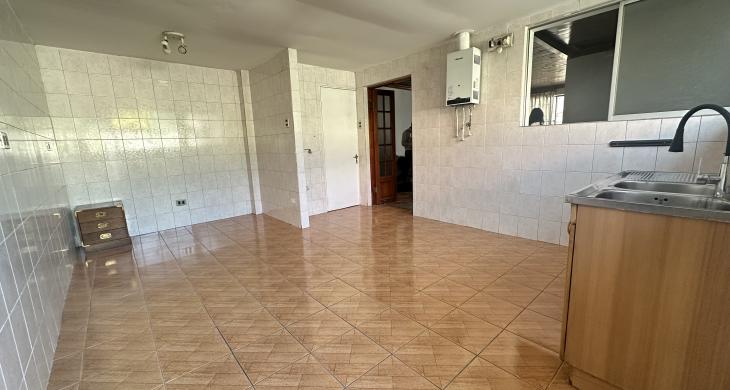 Cocina amplia y luminosa