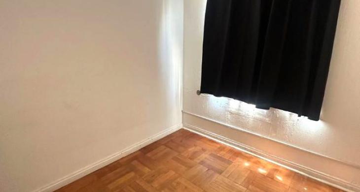 Habitación 2 con closet, dormitorio u oficina