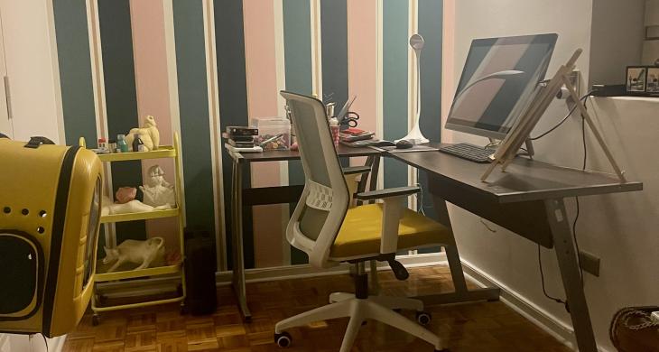 Dormitorio con baño especial para escritorio, ventanas termopanel