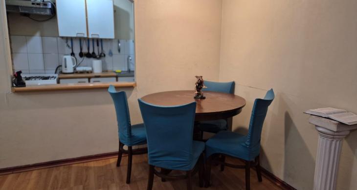 Comedor con espacio real para mesa de 4 a 6 personas, integrado armónicamente al living y la cocina.